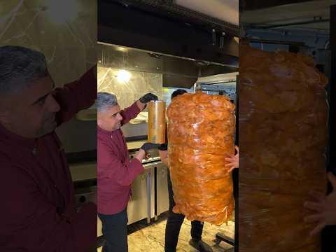 Tam 250 kilo döner taktık…! #PitonDöner