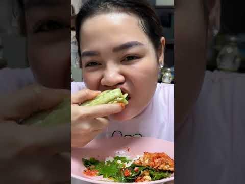 Kalian pernah makan daun melinjo? Btw melinjo atau belinjo seh???