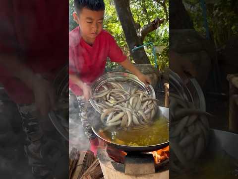 Chef Seyhak cook river fish with skills