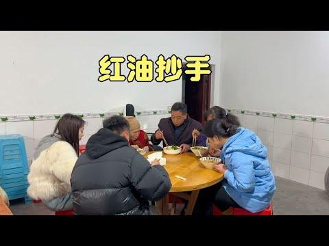 老谭家的菜又种出新高度，迷你版榨菜真好笑，煮点抄手来庆