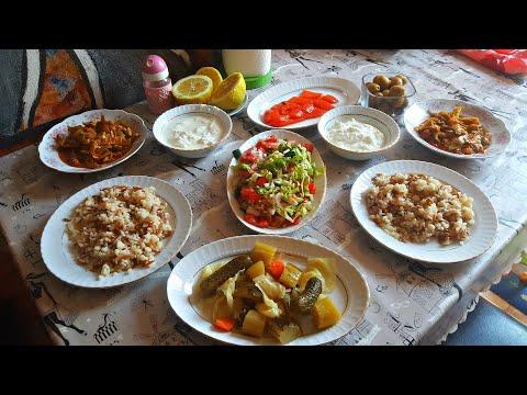 ОБЫЧНЫЙ ТУРЕЦКИЙ ОБЕД БЕЗ МЯСА. РИС С ЛАПШОЙ "АРПА", ТУШЕНАЯ ЗЕЛЕНАЯ ФАСОЛЬ, ЛЕТНИЙ САЛАТ